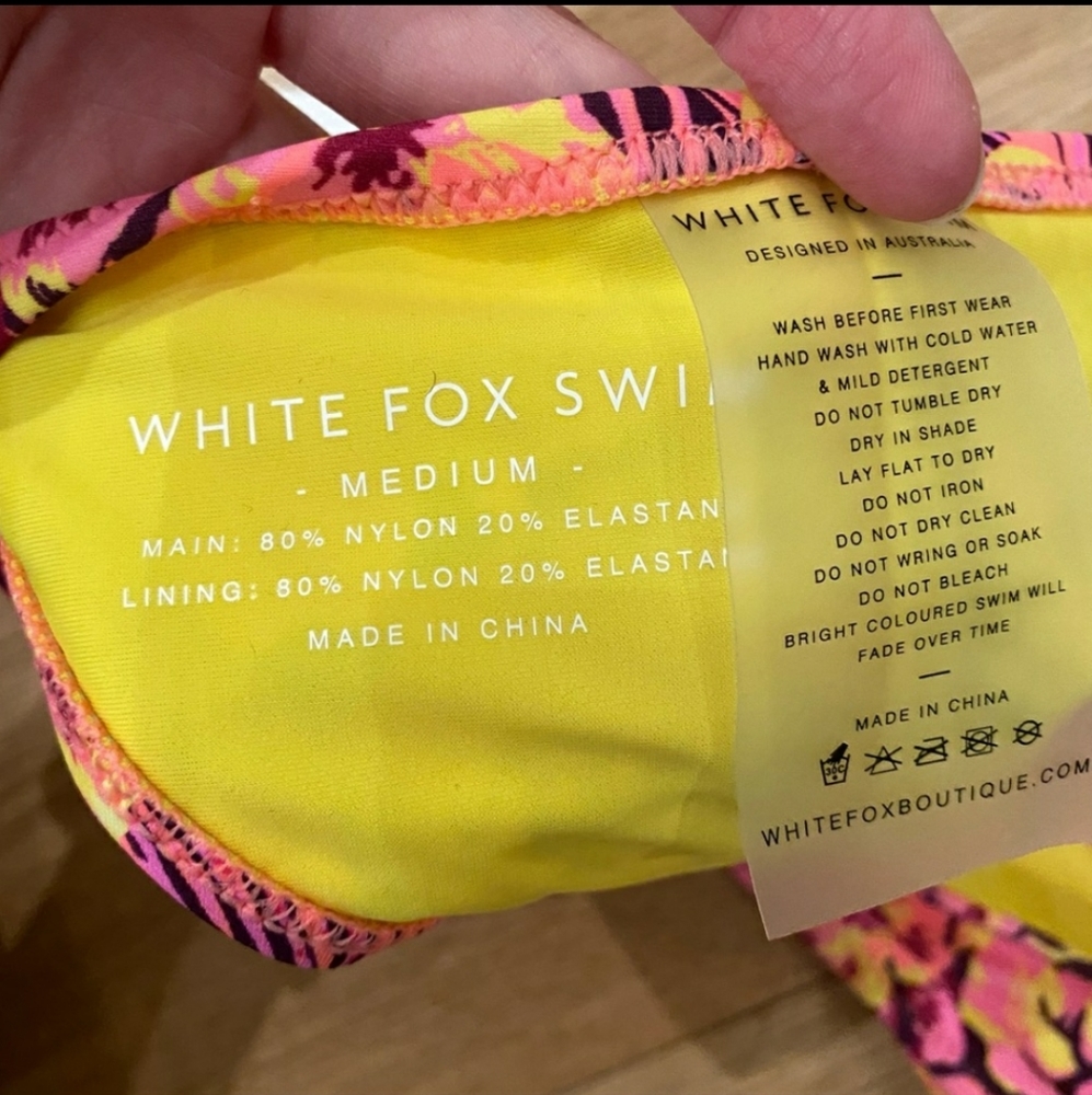 White Fox Boutique Summer Sea Bikini Top & Belmont Bottoms Hawaiian Print size M - Picture 5 of 8